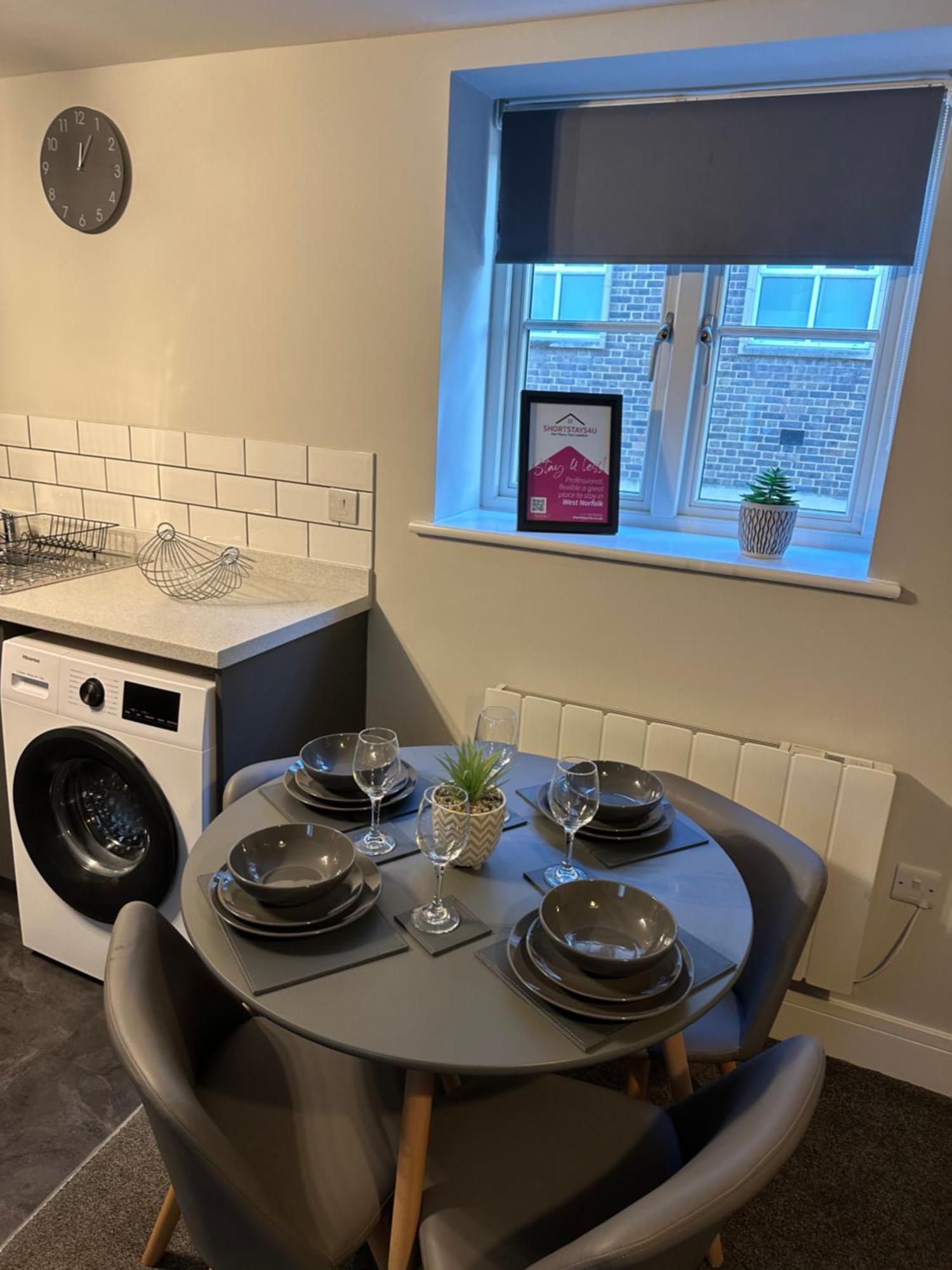 Maple House - 2 Bedroom House With Free Parking In Town By Shortstays4U King's Lynn Exterior foto